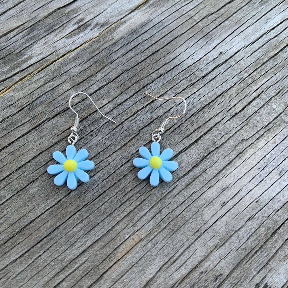 Blue daisy flower earrings